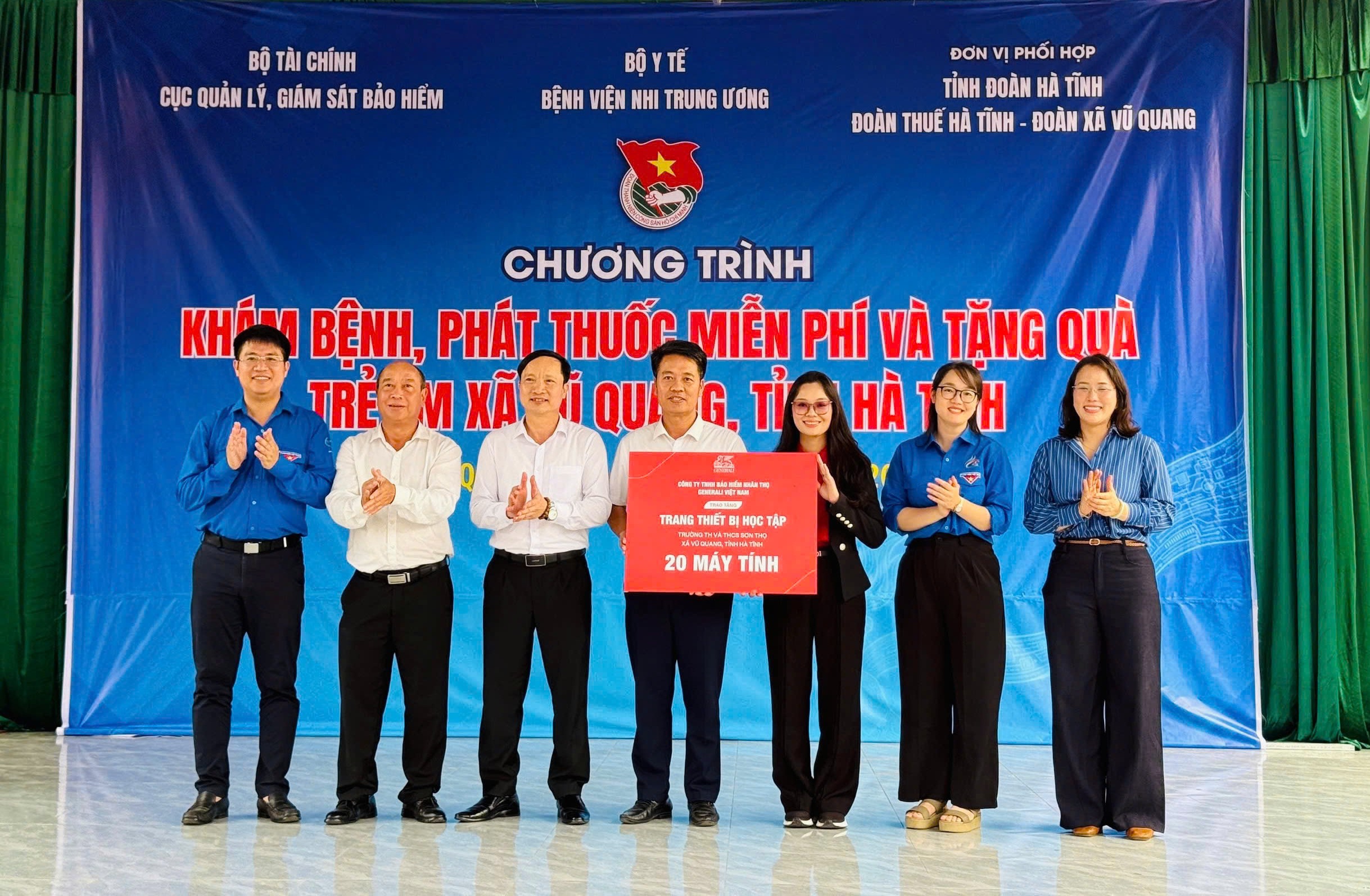 Generali Việt Nam trao tặng máy tính cho trường Tiểu học và THCS Sơn Thọ, Hà Tĩnh